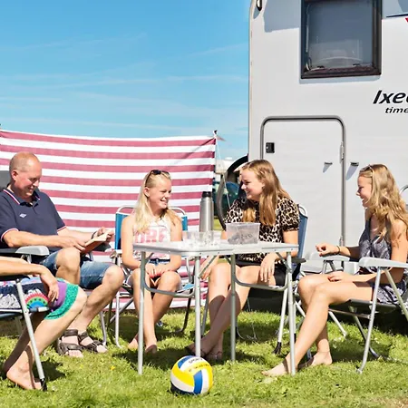 First Camp בקתה *